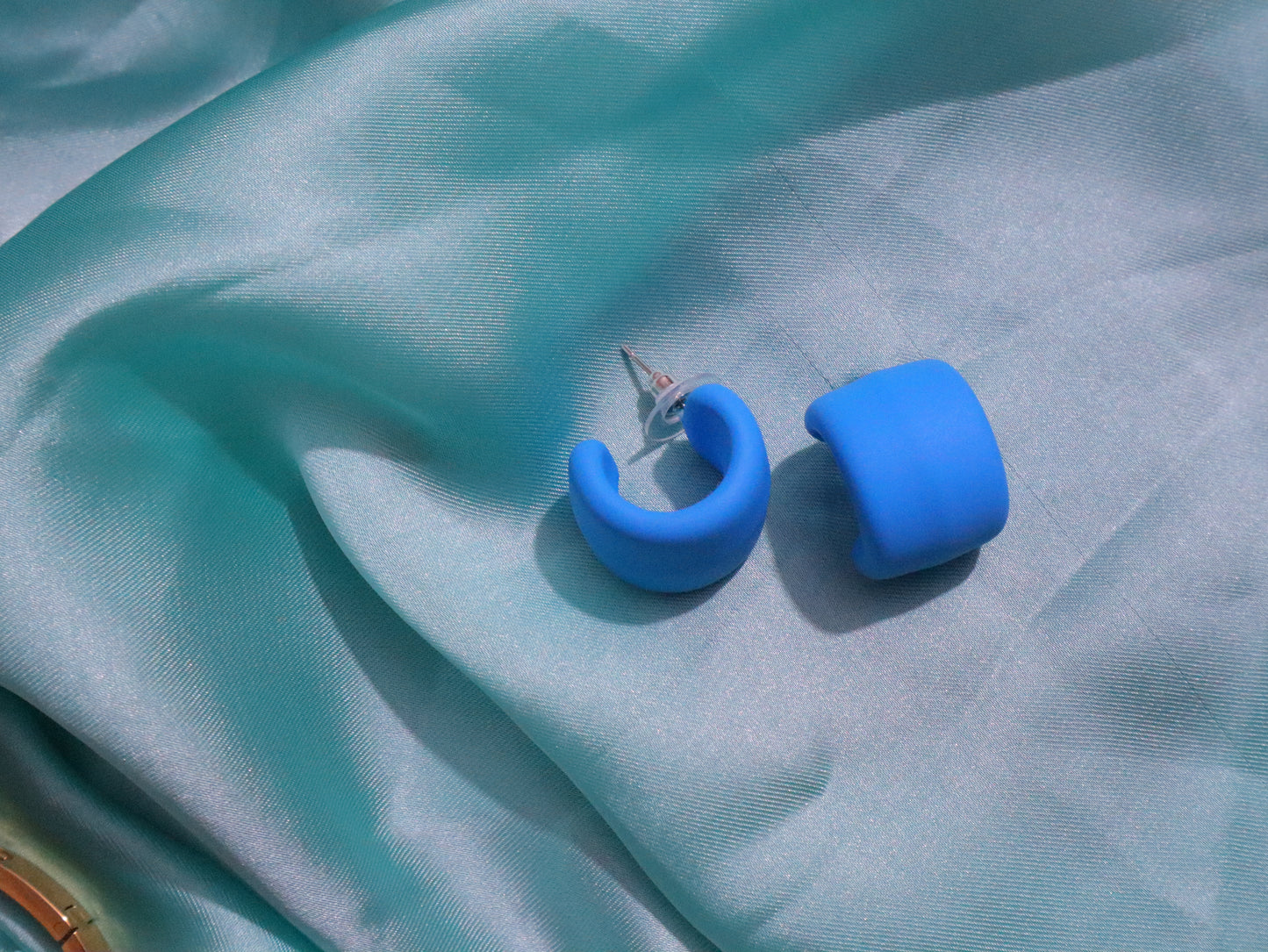 old Matte Hoop Stud Earrings – Lightweight Modern Statement Jewelry for Women