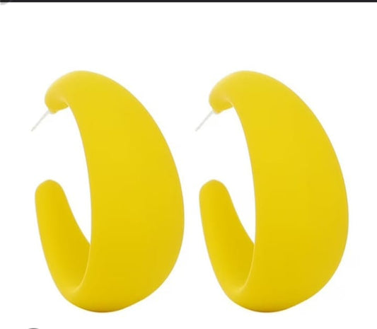 Bold Yellow Matte Hoop Earrings – Trendy Chunky Resin Open Hoops for Women